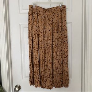 Size L spotted midi skirt NEVER WORN